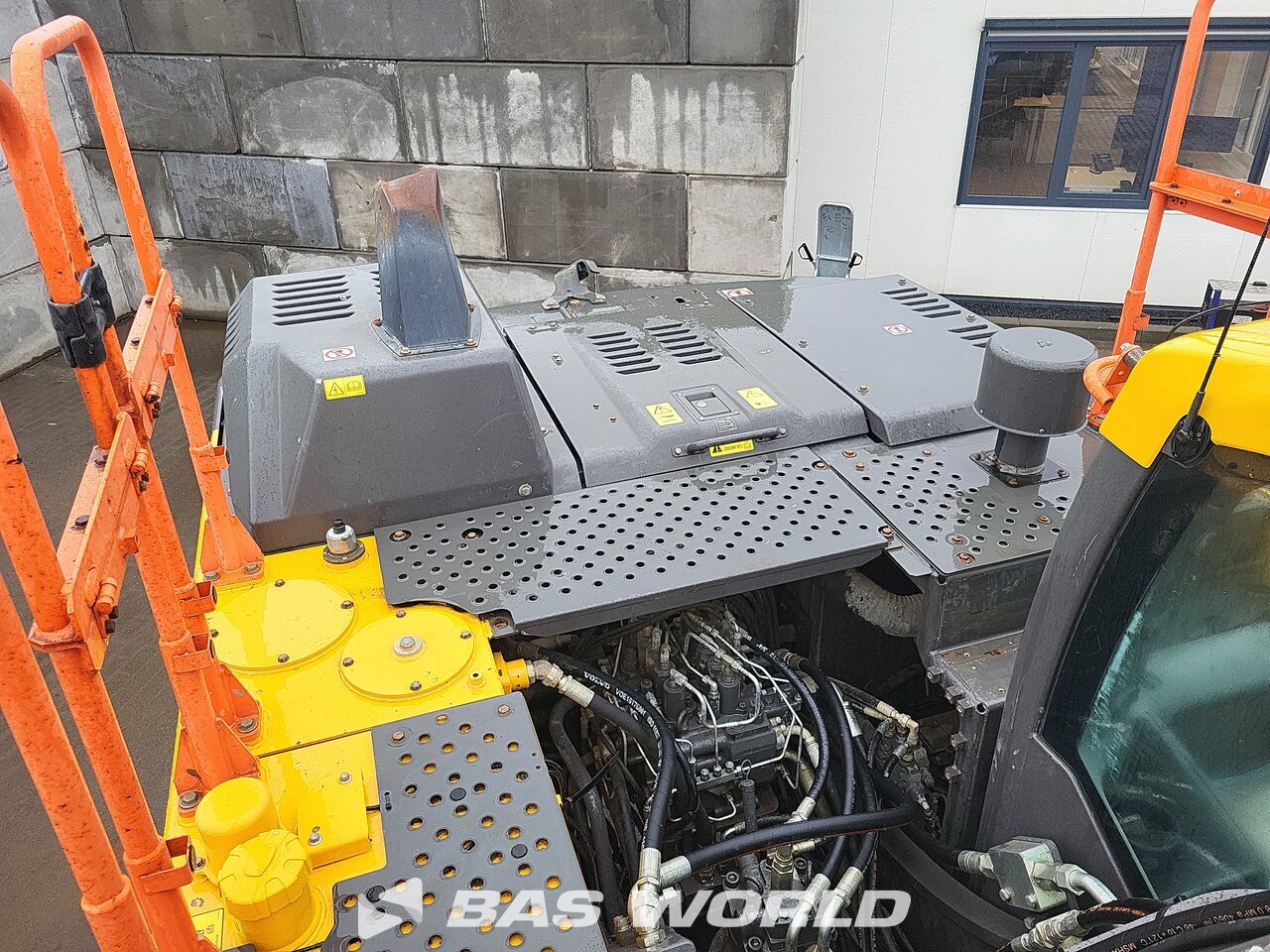 Other : Volvo EC200 E L Pelle sur chenilles