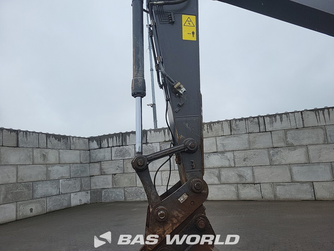Other : Volvo EC200 E L Pelle sur chenilles