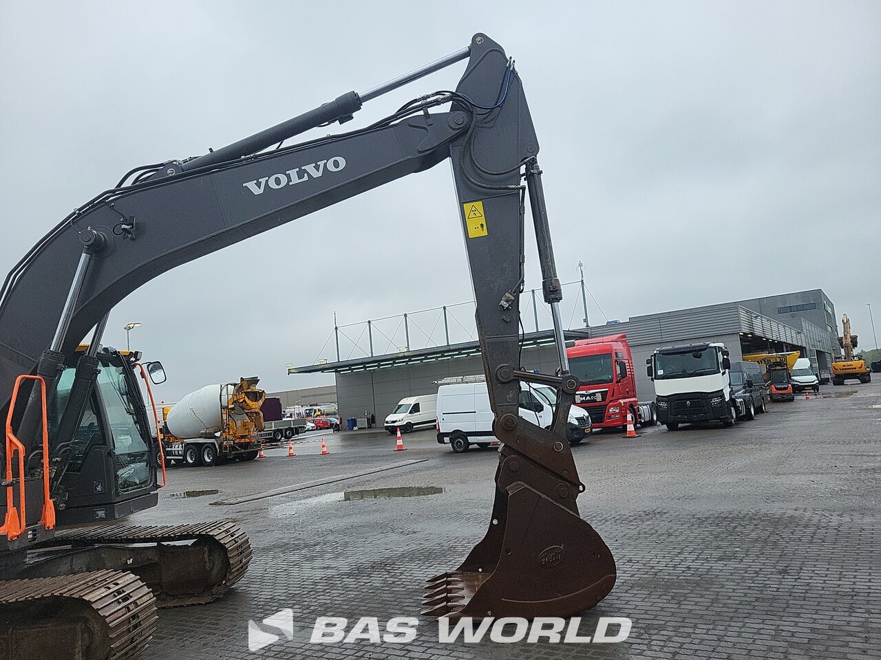 Other : Volvo EC200 E L Pelle sur chenilles