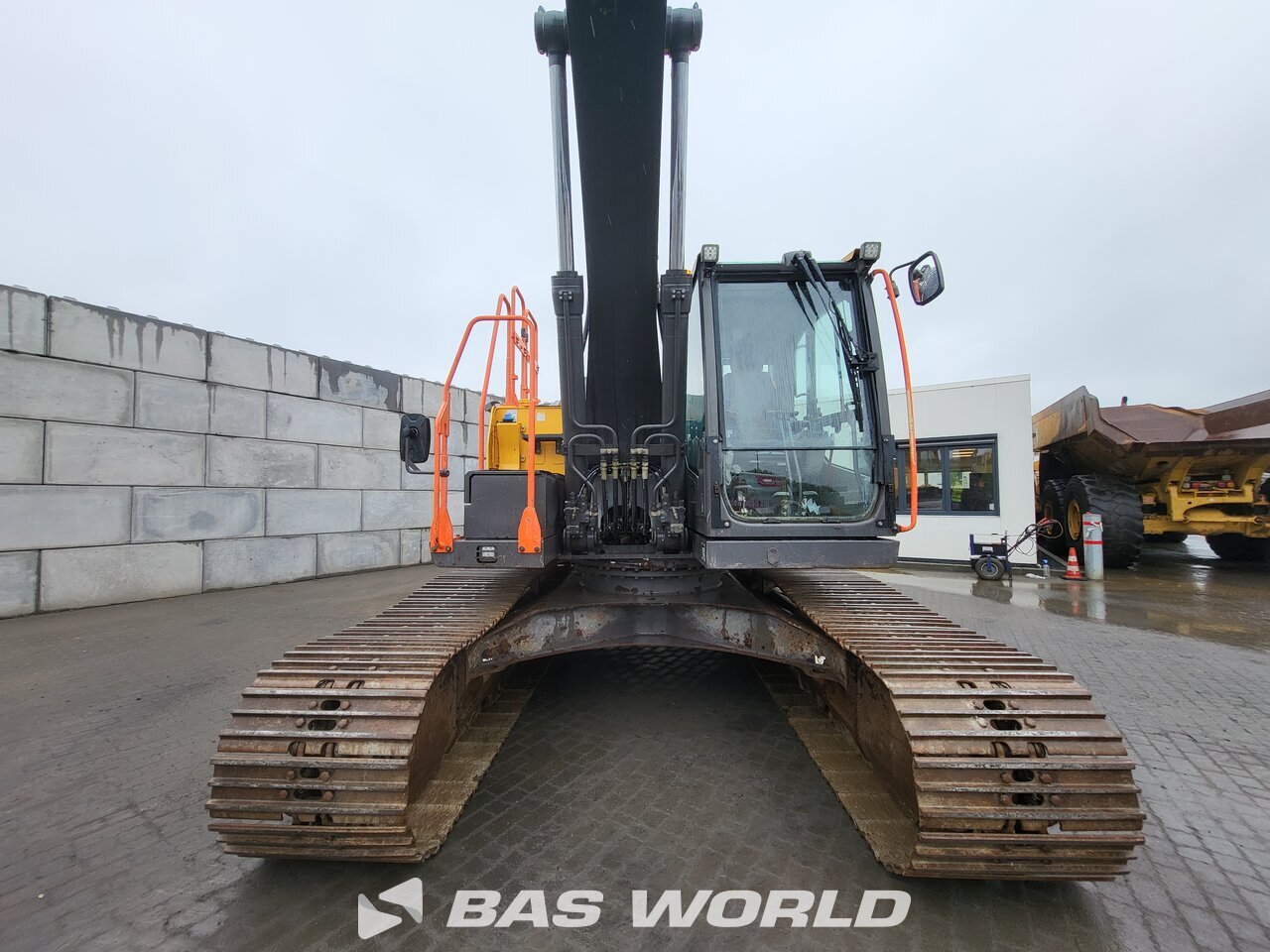Other : Volvo EC200 E L Pelle sur chenilles