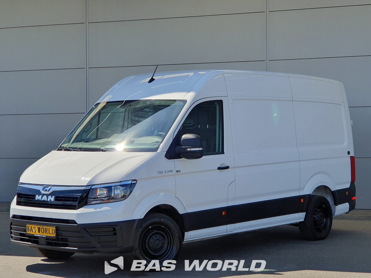 Front left : MAN TGE 3.140 Fourgons utilitaires