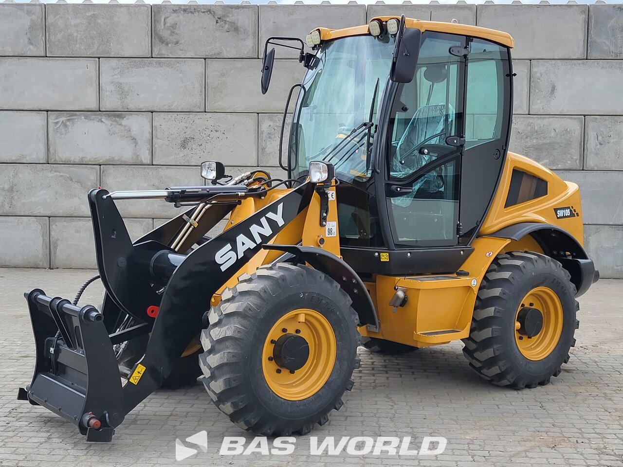 Front left : SANY SW105 Chargeuse sur pneus