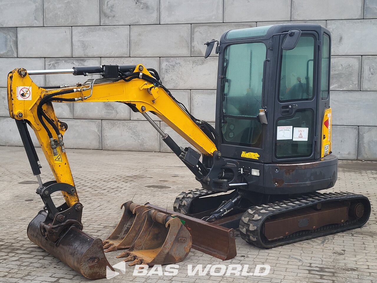 Front left : Bobcat E26 EM Mini pelle <10t
