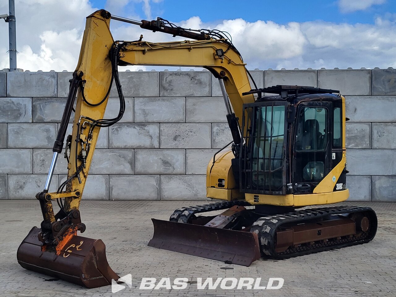 Front left : Caterpillar 308C Mini pelle <10t