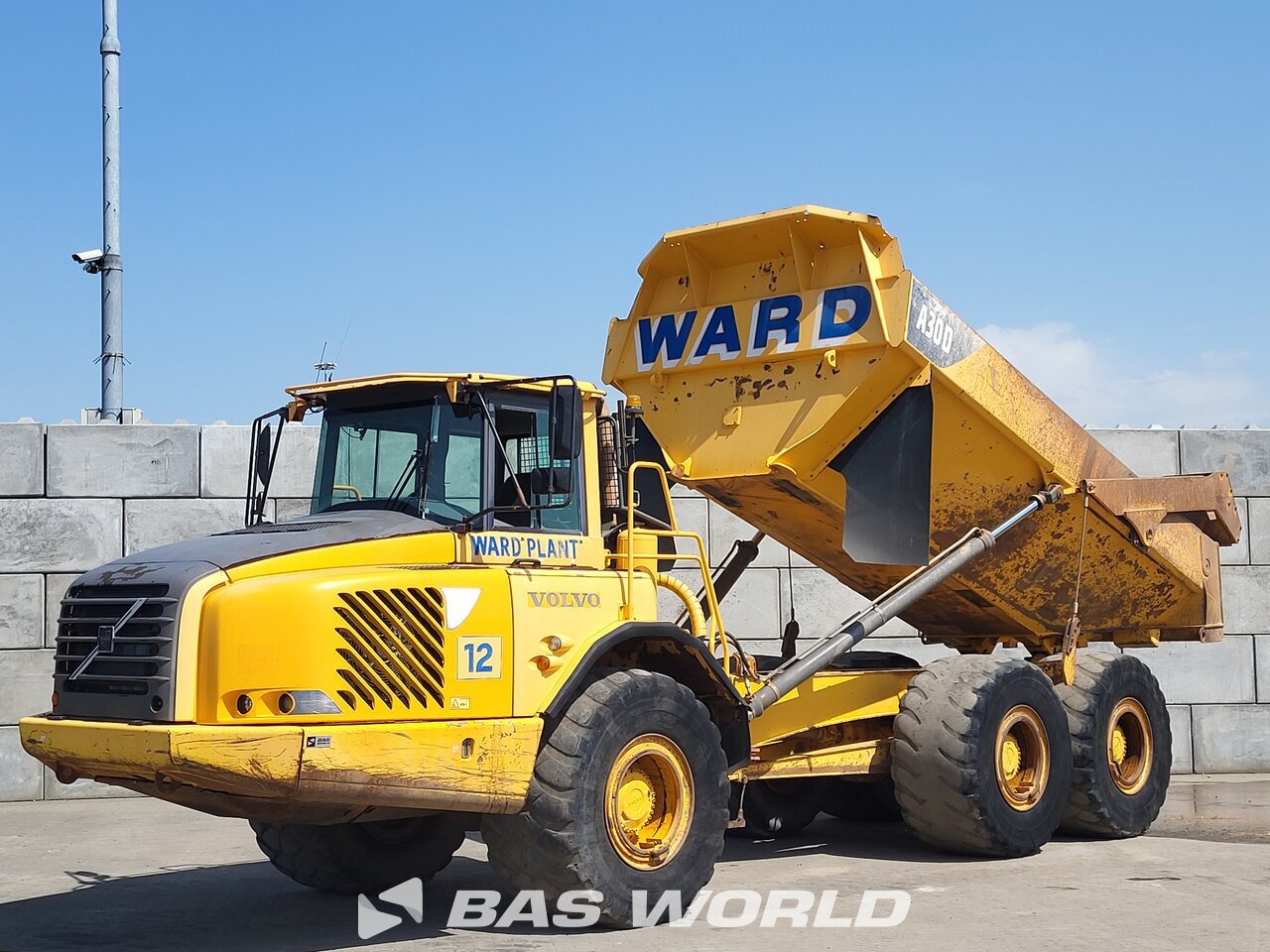 Front left : Volvo A30 D Tombereau