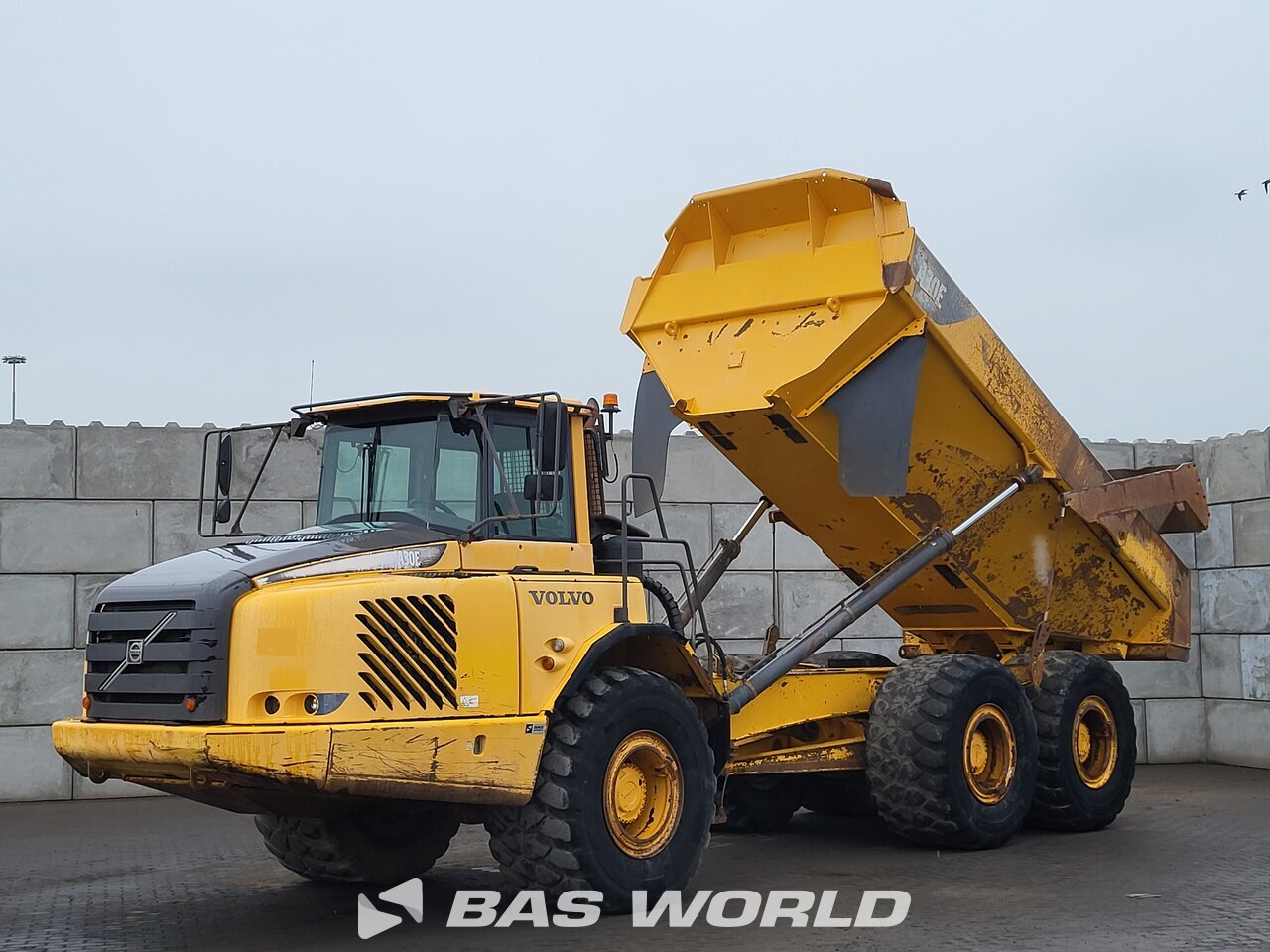 Front left : Volvo A30 E Tombereau