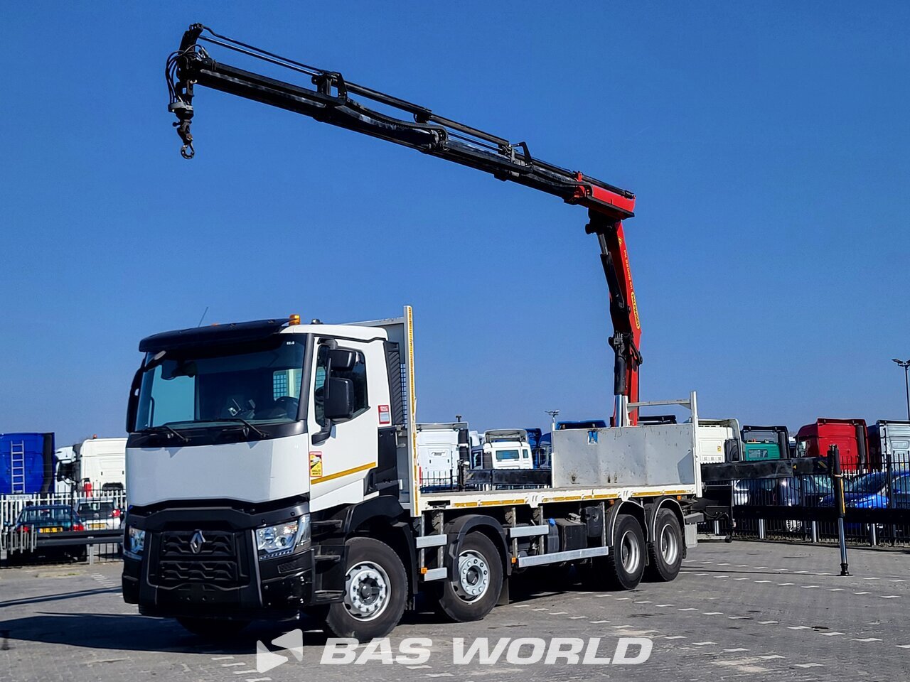 Front left : Renault C 430 8X4 Regnault Camion plateaux