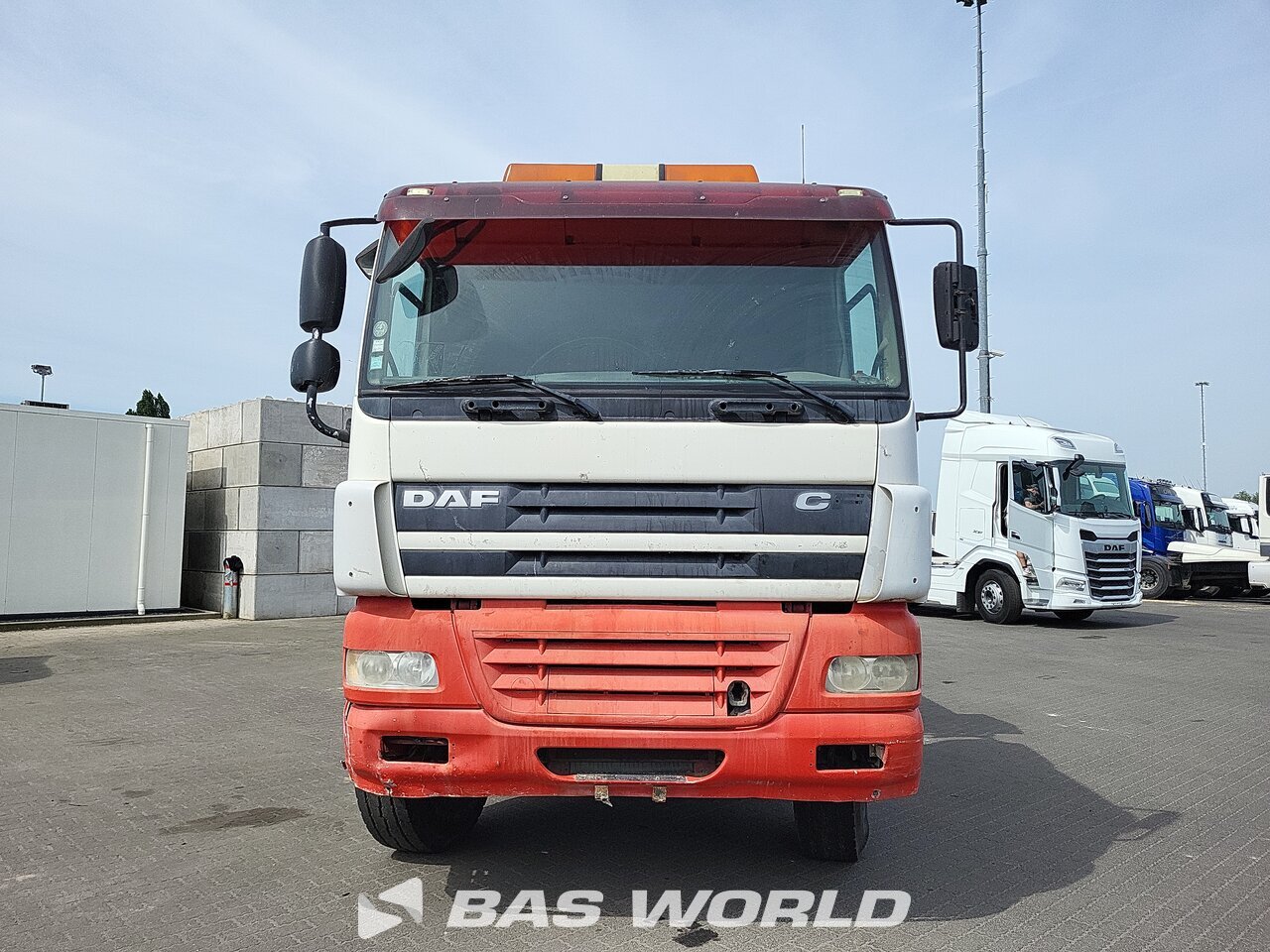 Superstructure : DAF CF85.410 8X4 Vendée Carrosserie Camion Benne