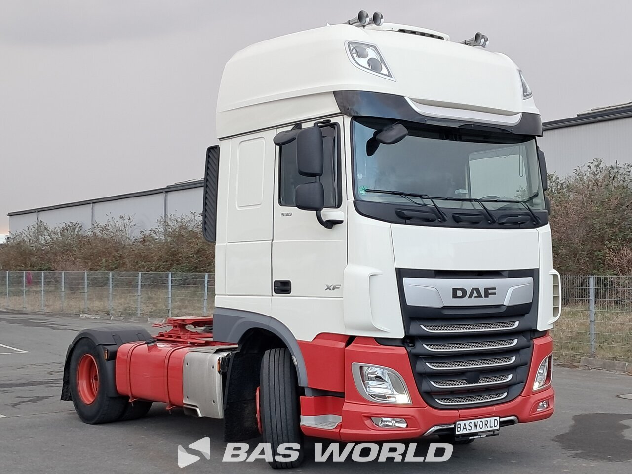 Front right : DAF XF 530 4X2 Tracteur routier