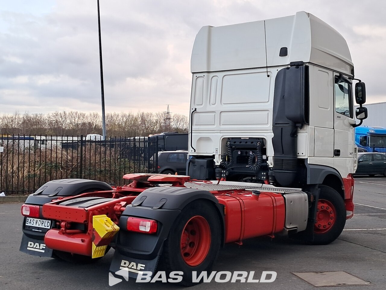 Back right : DAF XF 530 4X2 Tracteur routier