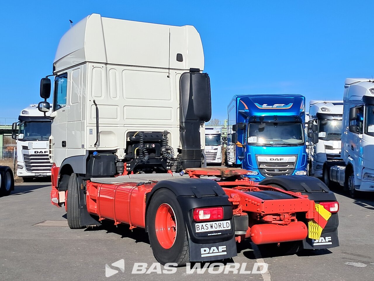 Back left : DAF XF 530 4X2 Tracteur routier