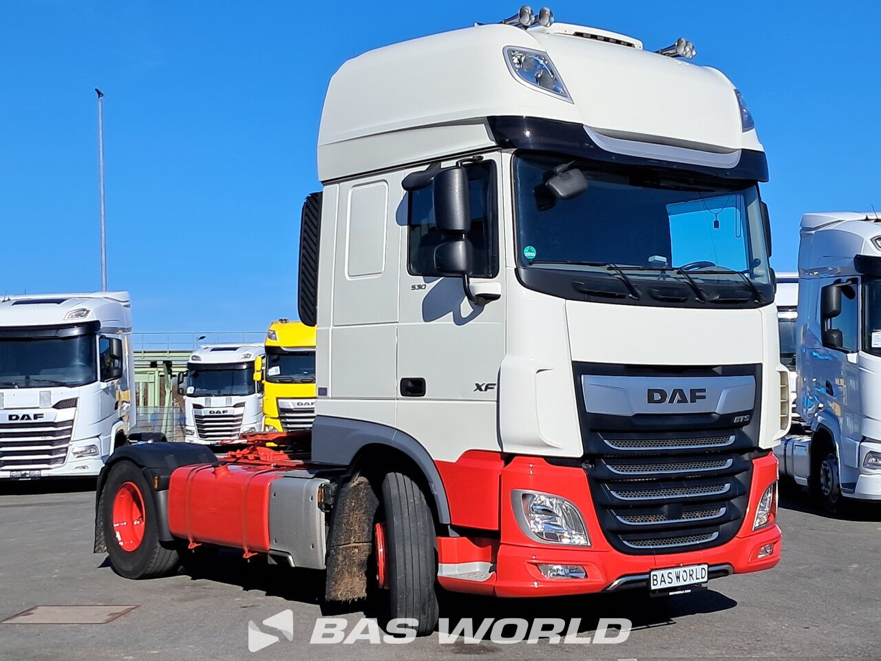 Front right : DAF XF 530 4X2 Tracteur routier