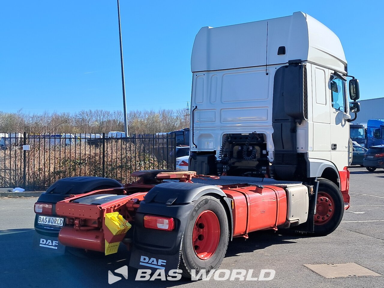 Back right : DAF XF 530 4X2 Tracteur routier