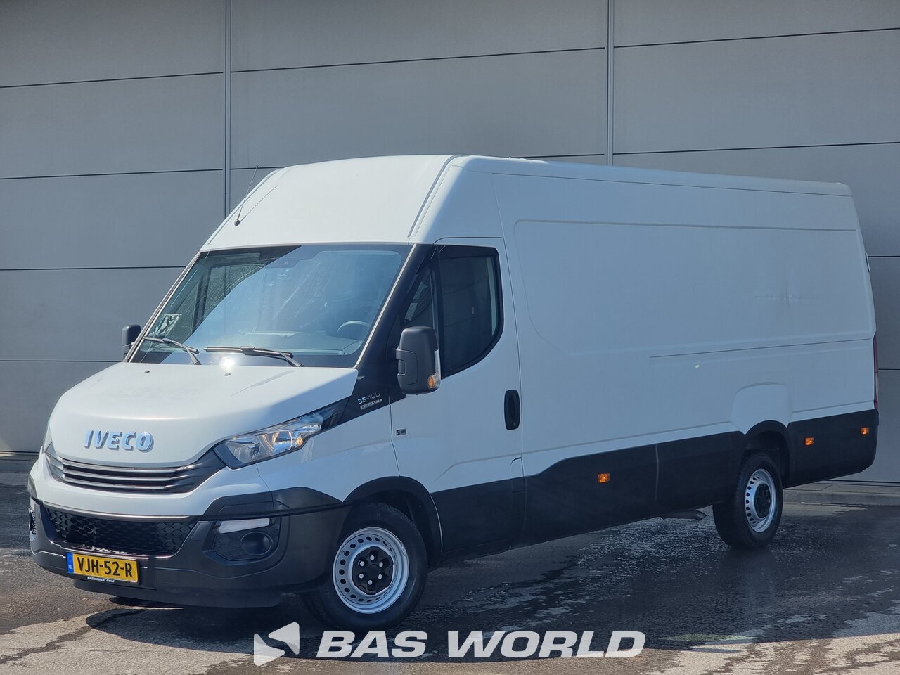 Front left : Iveco Daily 35S16 Fourgons utilitaires