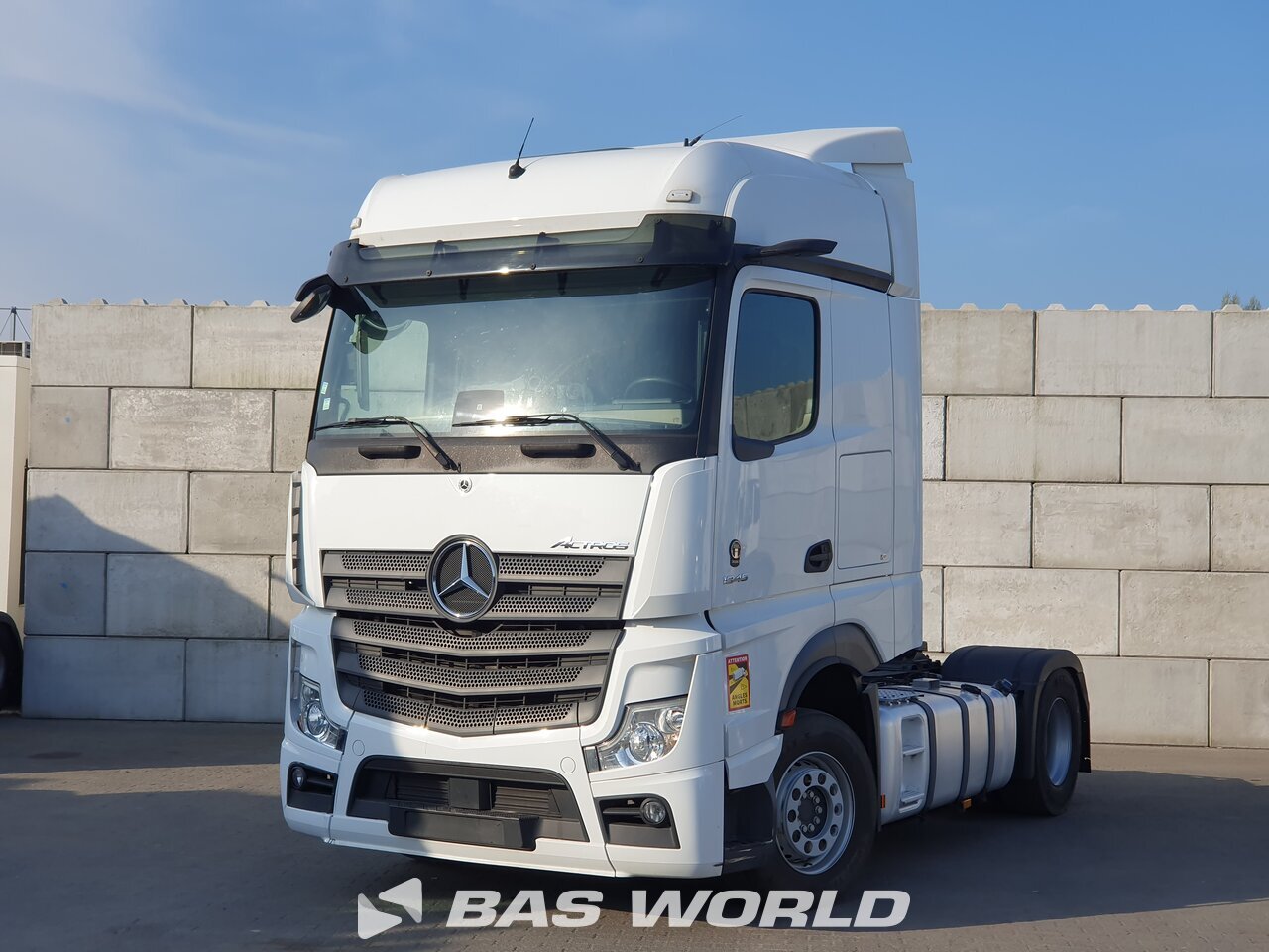Front left : Mercedes Actros 1945 4X2 Tracteur routier