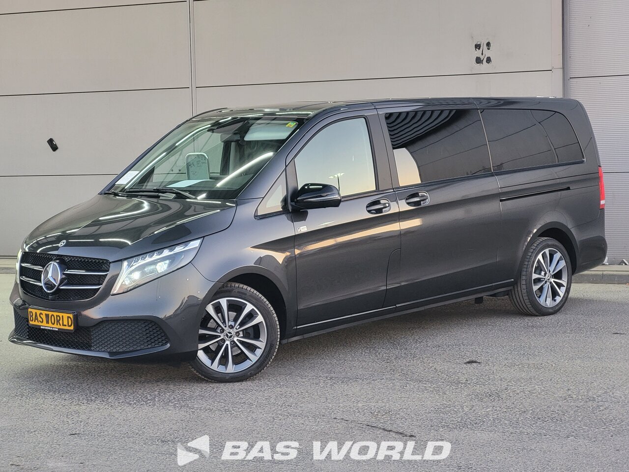 Front left : Mercedes V-Klasse 220 Passenger Transport/Minibus
