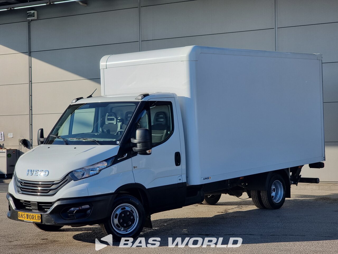 Front left : Iveco Daily 35C16 Carrosseries