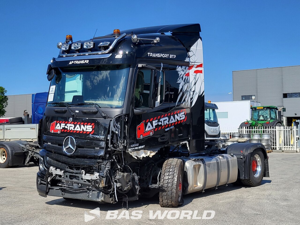Front left : Mercedes Actros 1853 4X4 Tracteur routier