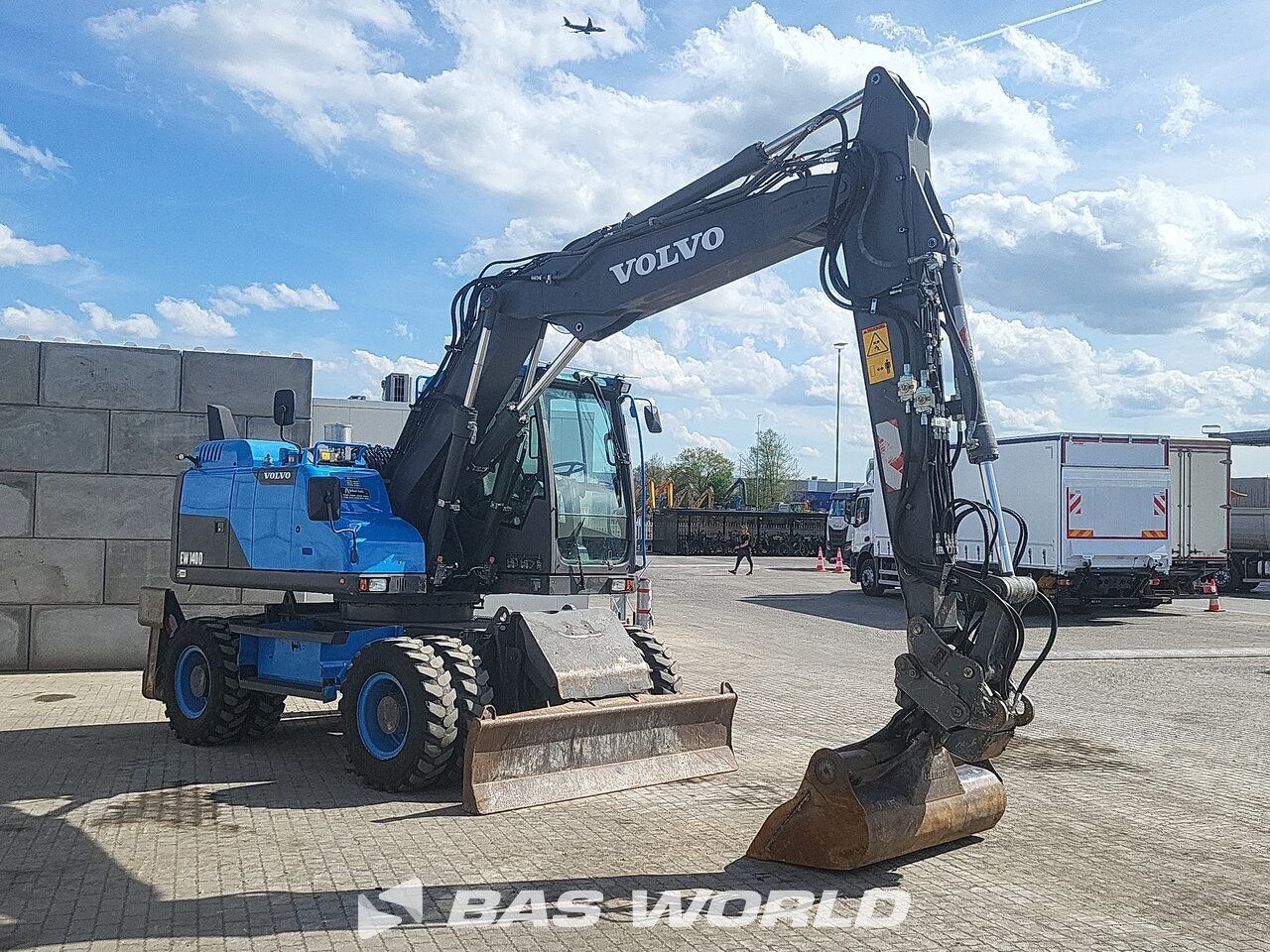 Other : Volvo EW140 D Pelle sur pneus