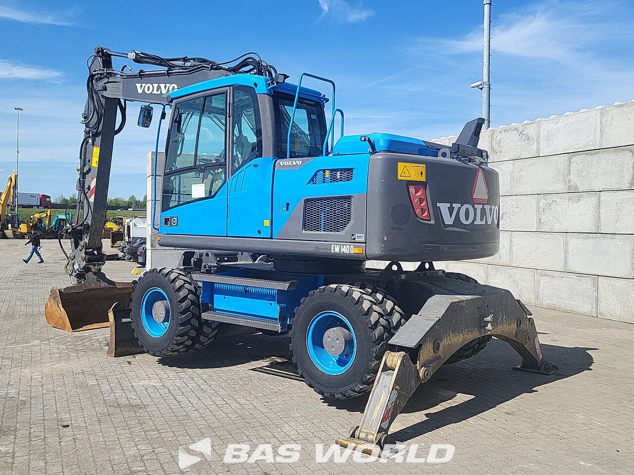 Other : Volvo EW140 D Pelle sur pneus