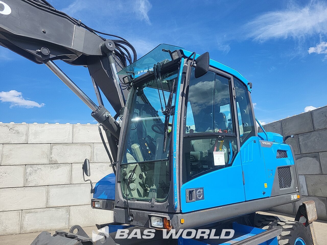 Other : Volvo EW140 D Pelle sur pneus