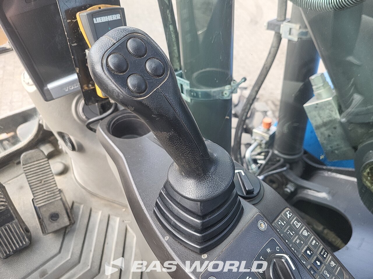 Other : Volvo EW140 D Pelle sur pneus