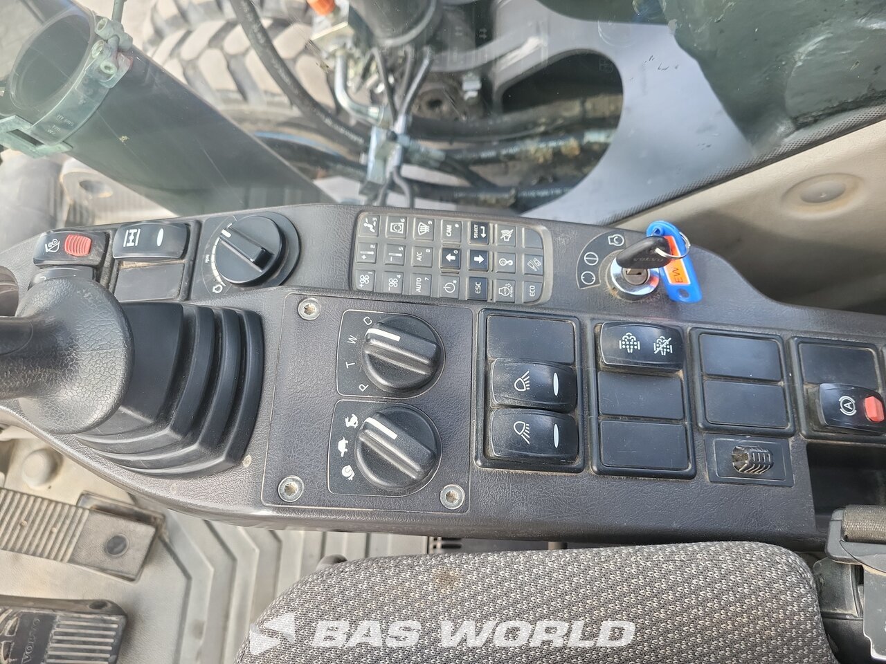 Other : Volvo EW140 D Pelle sur pneus