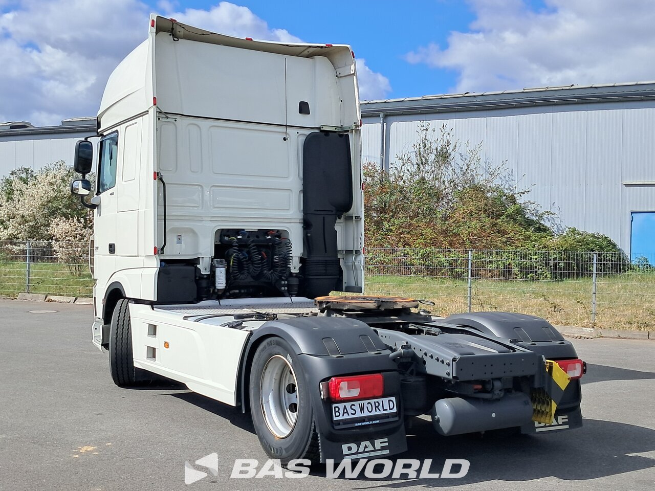 Back left : DAF XF 480 4X2 Tracteur routier