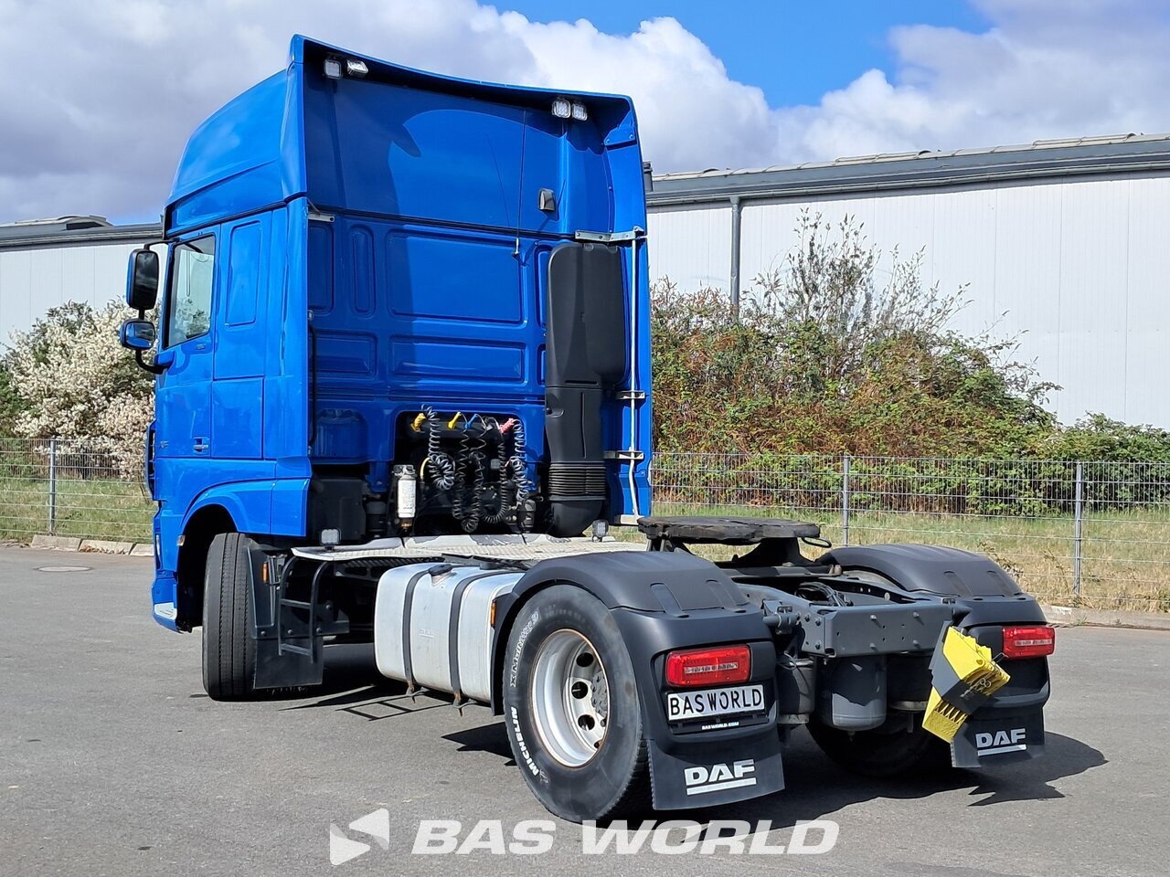 Back left : DAF XF 480 4X2 Tracteur routier