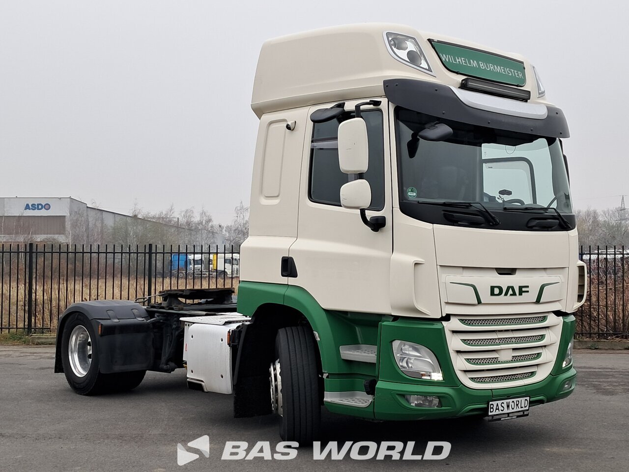 Front right : DAF CF 450 4X2 Tracteur routier