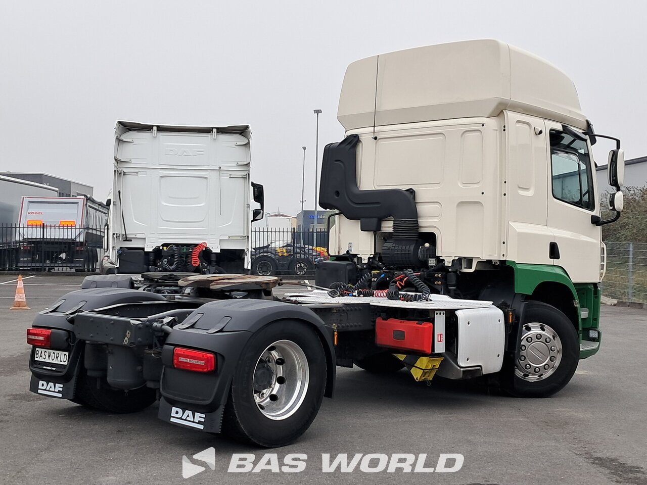 Back right : DAF CF 450 4X2 Tracteur routier