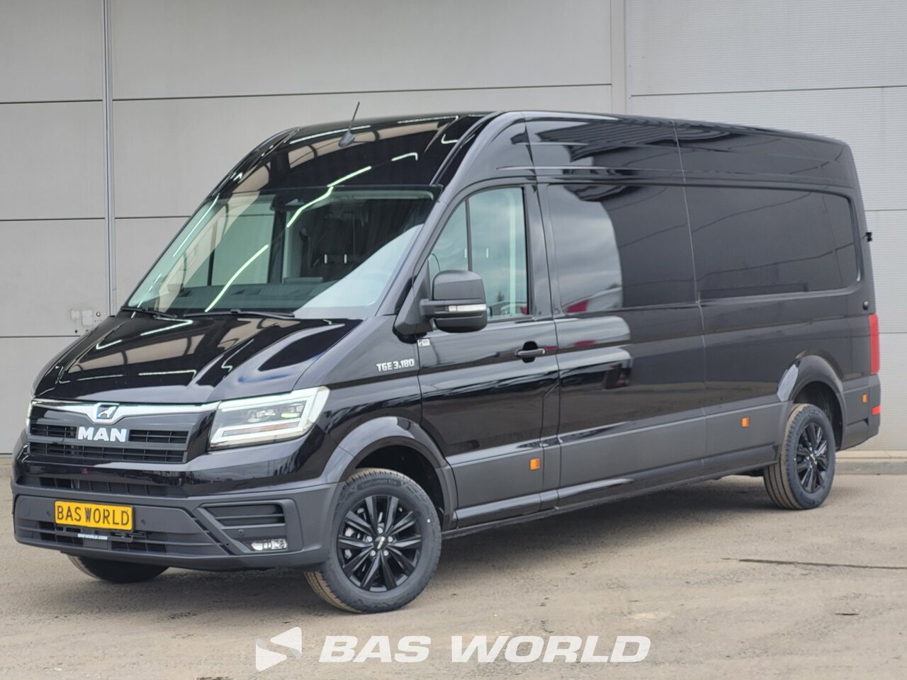 Front left : MAN TGE 3.180 Fourgons utilitaires