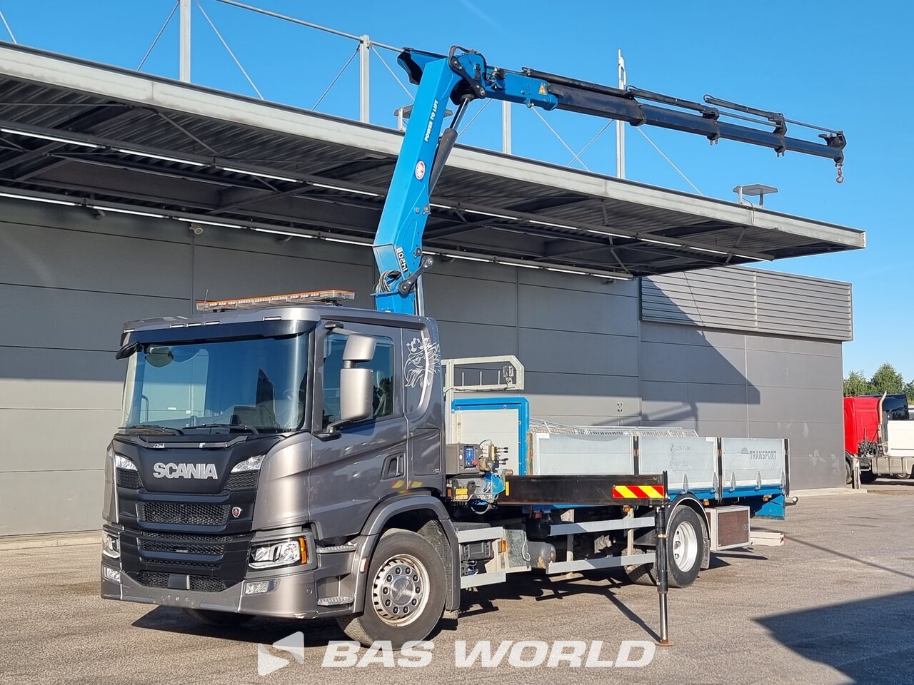 Front left : Scania P280 4X2 Camion plateaux