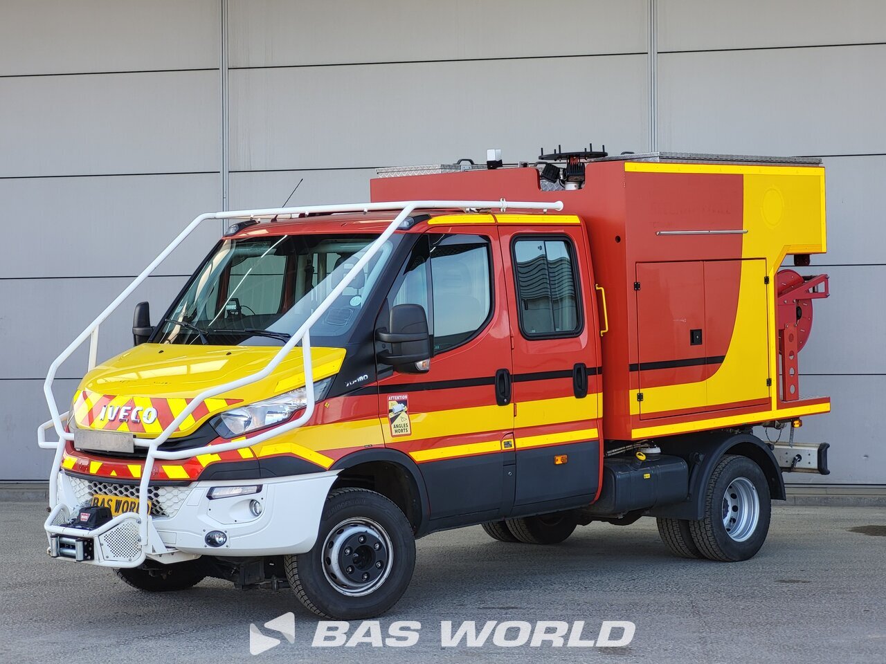 Front left : Iveco Daily 70C18 4X2 Camion de pompiers
