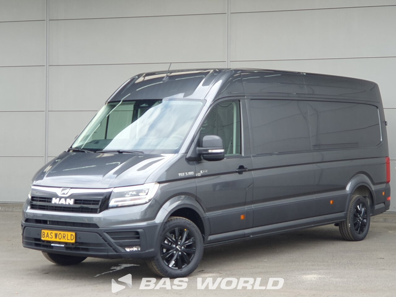 Front left : MAN TGE 3.180 Fourgons utilitaires