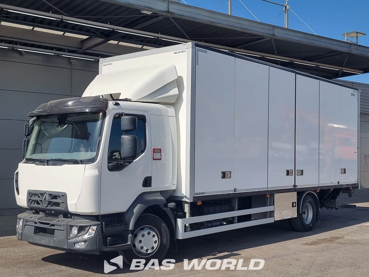 Front left : Renault D 250 4X2 NORKA Carrosseries fourgons