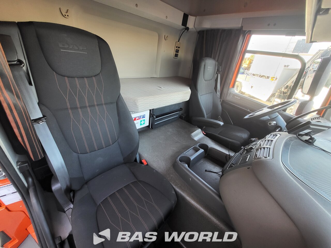 Other : DAF CF 370 4X2 Carrosseries fourgons