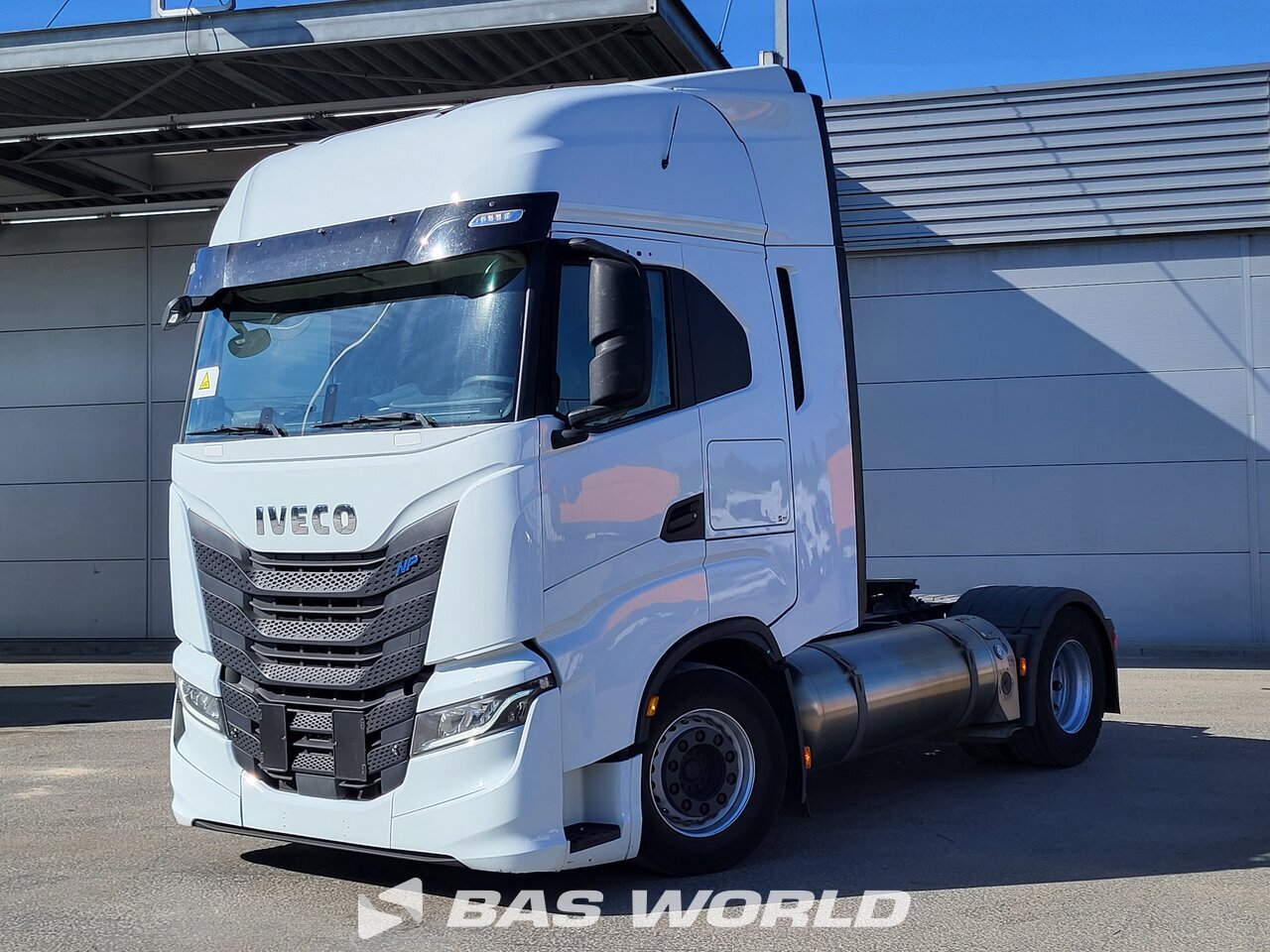 Front left : Iveco S-Way 460 4X2 Tracteur routier