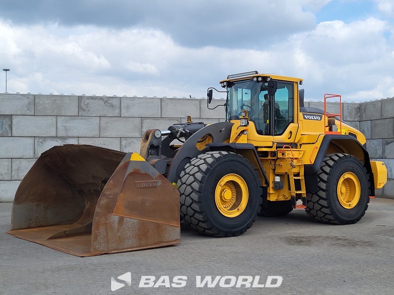 Front left : Volvo L260 H Chargeuse sur pneus