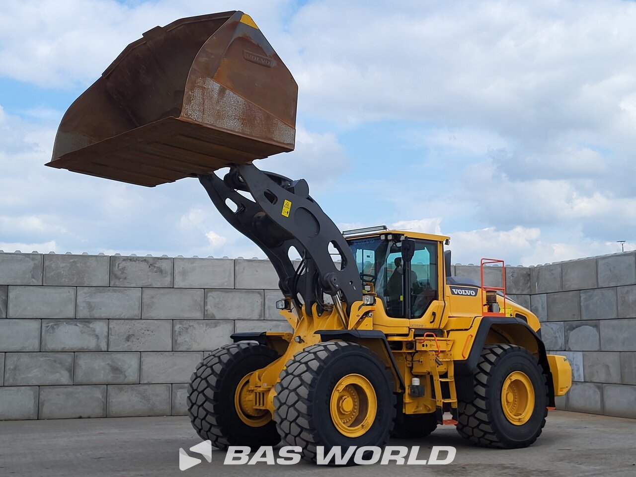 Front left : Volvo L260 H Chargeuse sur pneus