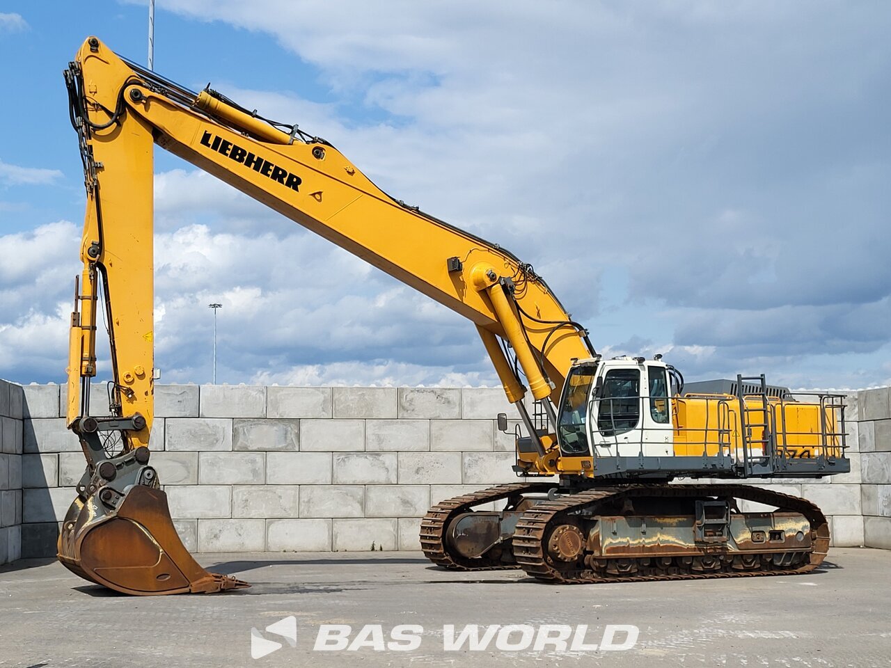 Front left : Liebherr R974 C SHD Pelle sur chenilles