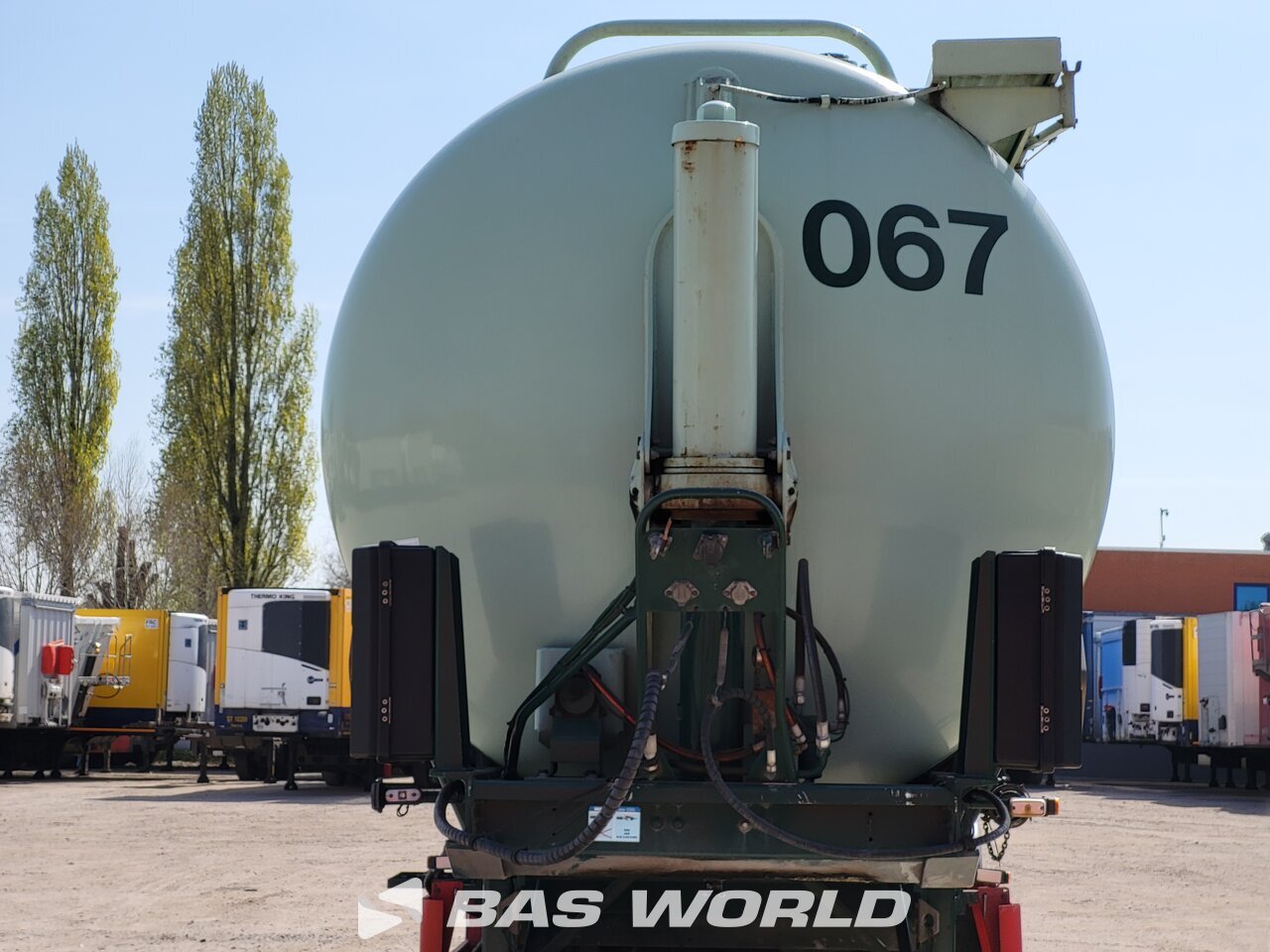 Front : Spitzer Semi-remorque silo