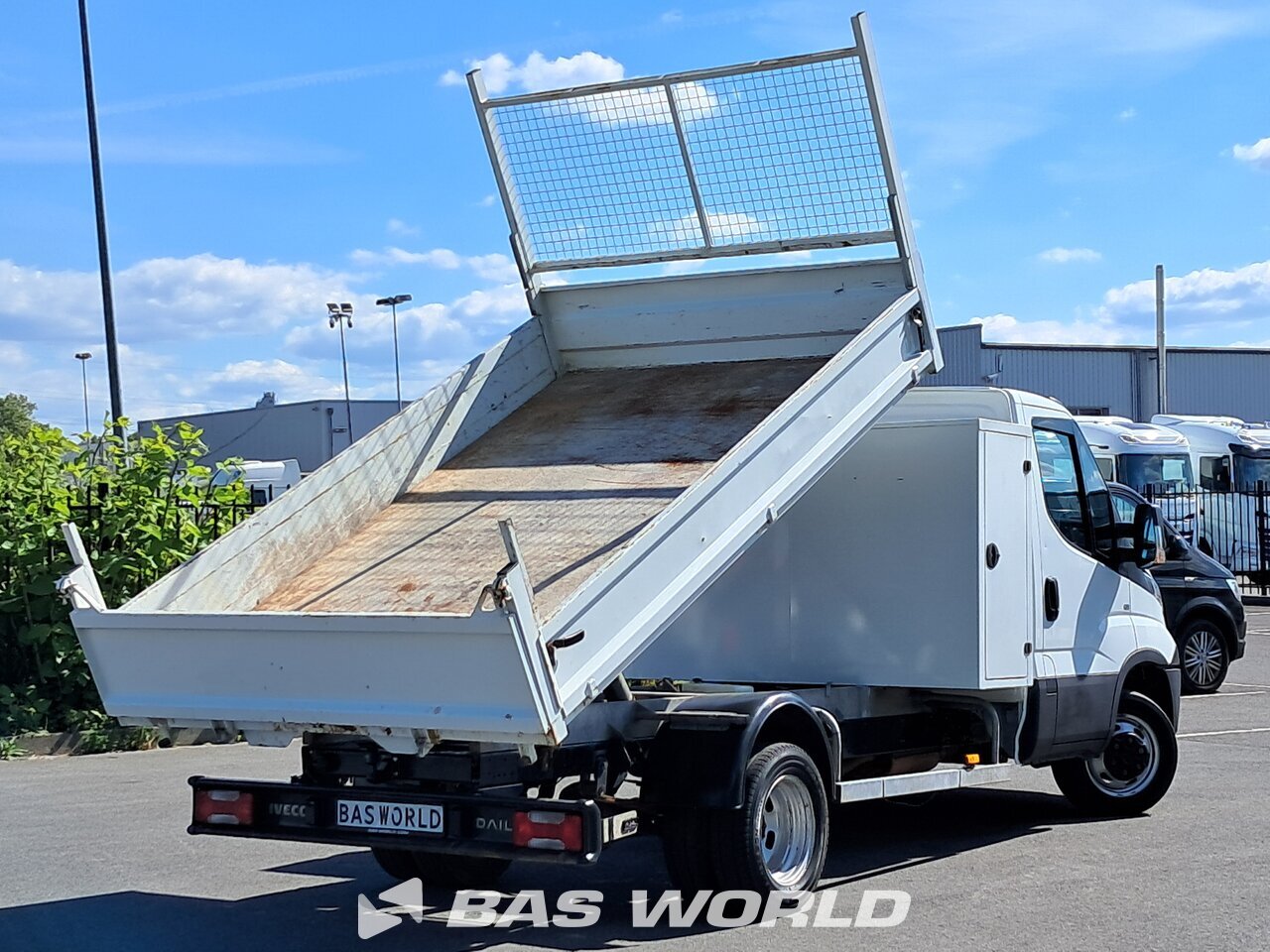 Back right : Iveco Daily 35C14 Benne