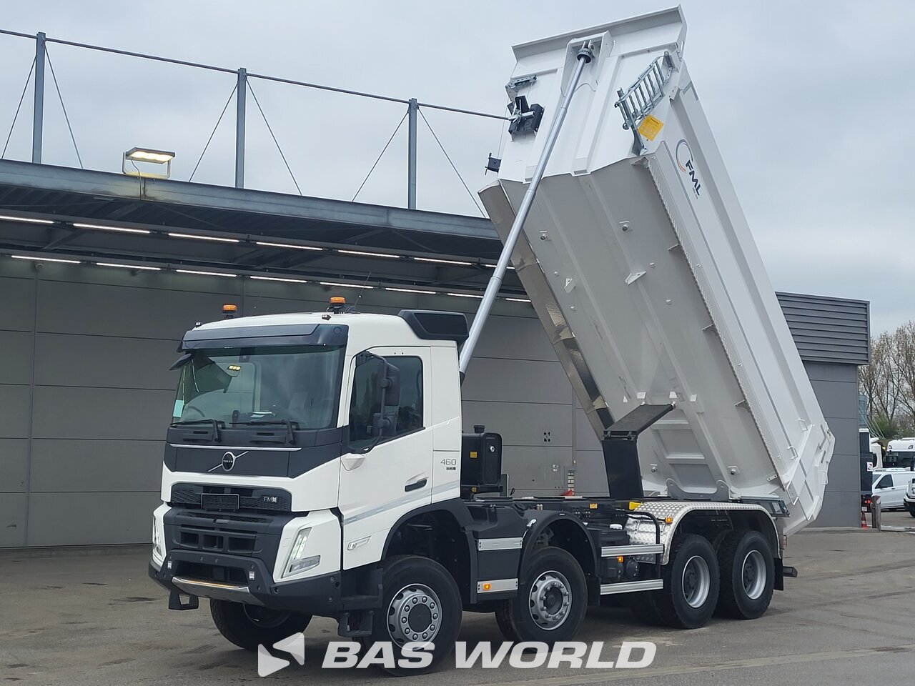 Front left : Volvo FMX 460 8X6 KH-kipper Camion Benne