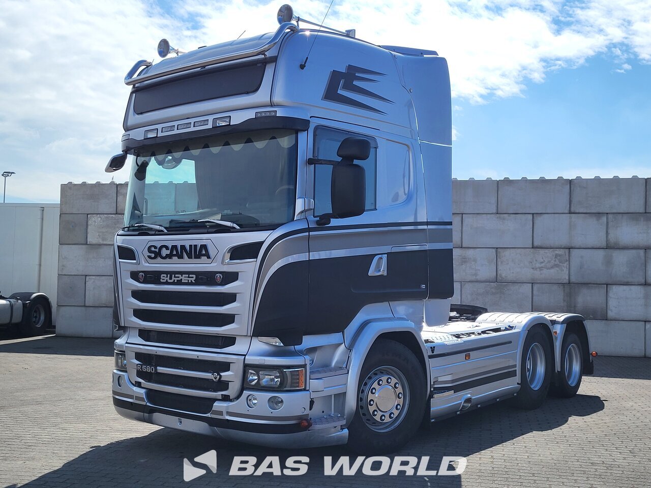Front left : Scania R580 6X2 Tracteur routier