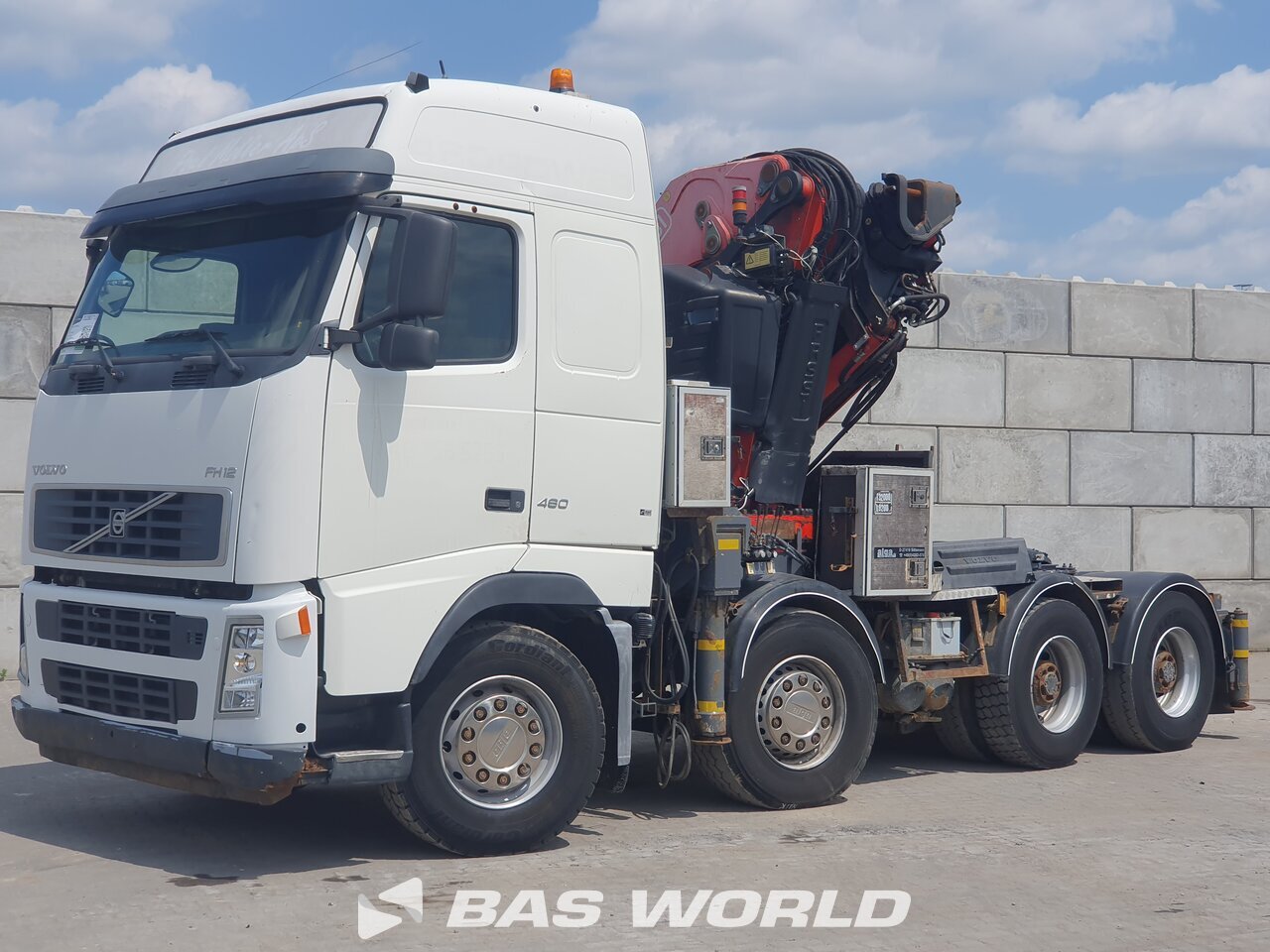 Front left : Volvo FH 460 8X4 Tracteur routier
