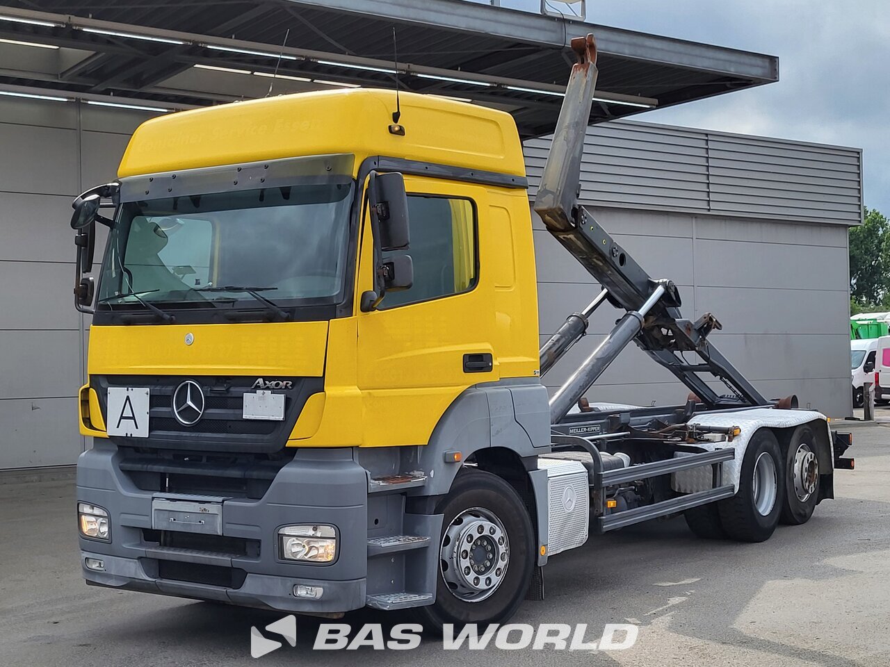 Front left : Mercedes Axor 2543 6X2 Meiller Type: RK 20.70 camion à bras