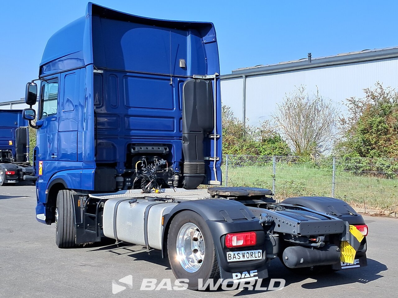 Back left : DAF XF 480 4X2 Tracteur routier