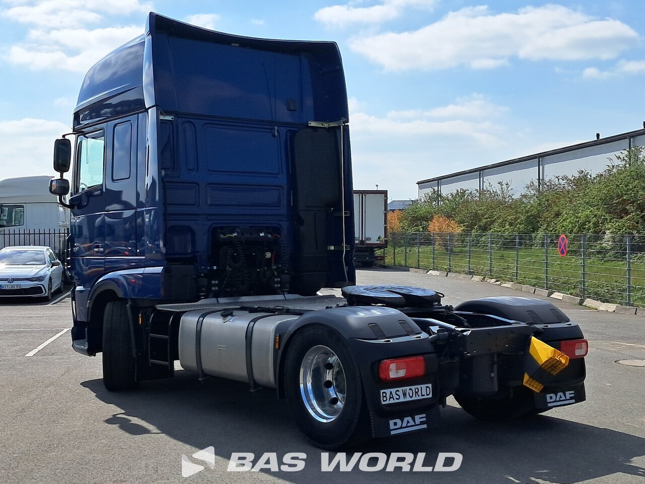 Back left : DAF XF 480 4X2 Tracteur routier