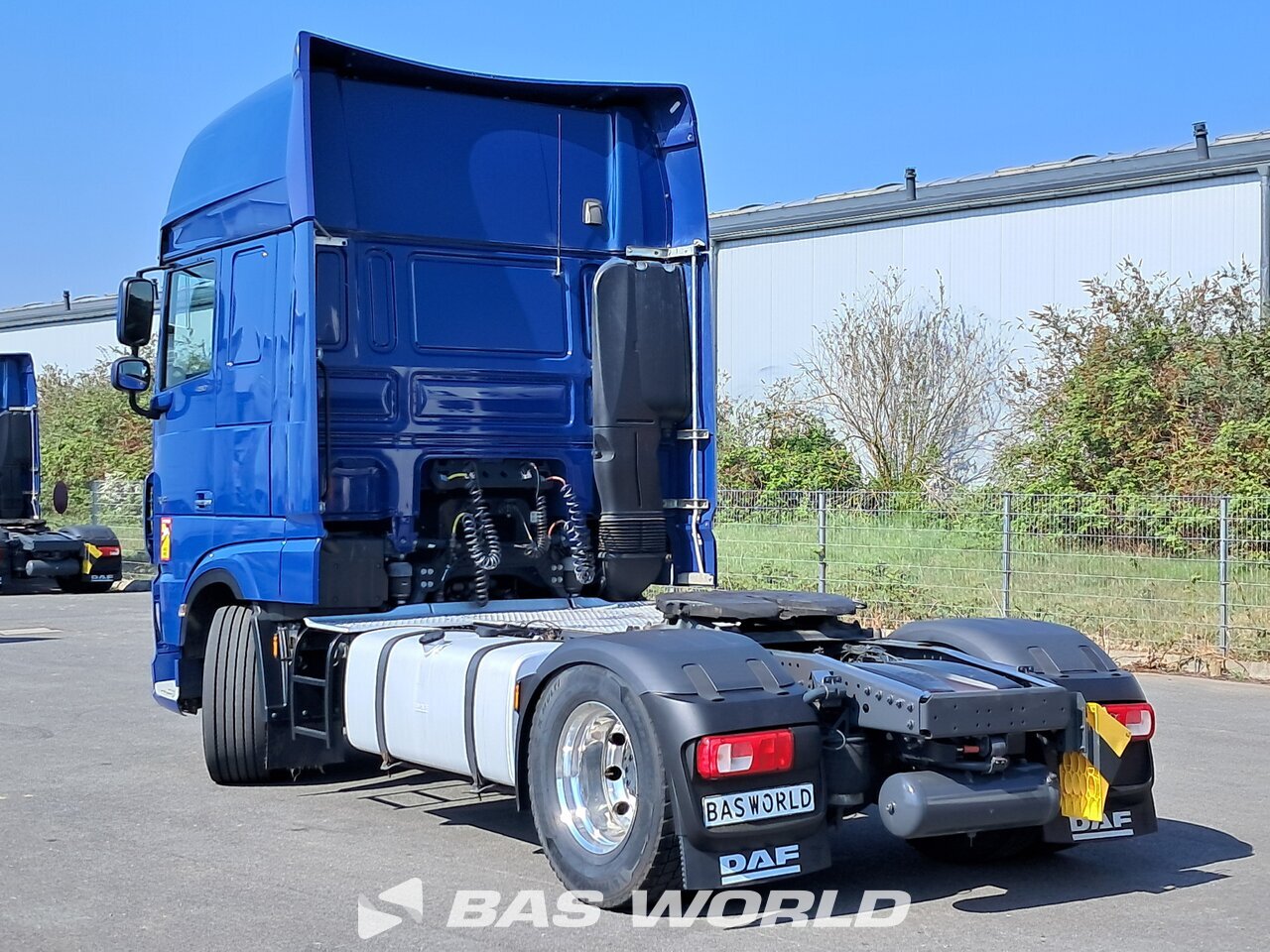 Back left : DAF XF 480 4X2 Tracteur routier